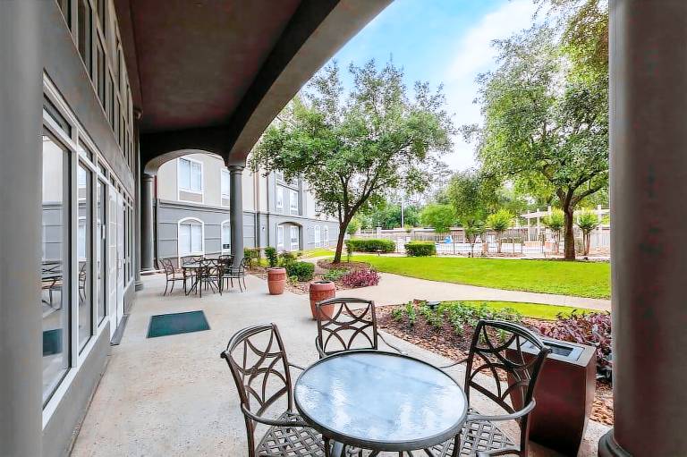 La Quinta Inn & Suites by Wyndham Houston Bush IAH South