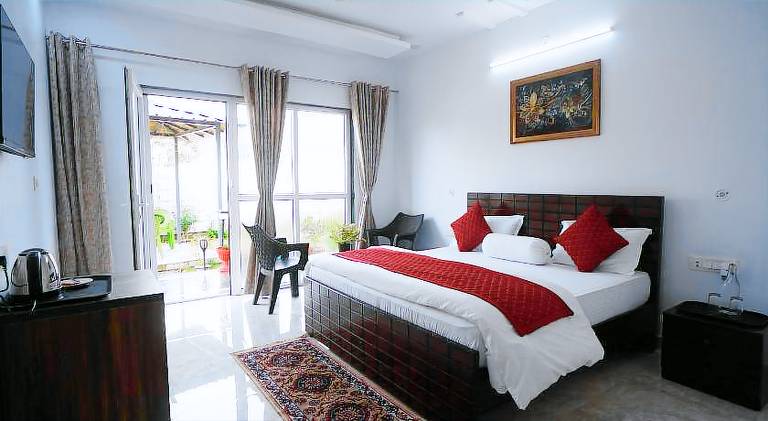Villa with garden & patio | Water view — photo 2