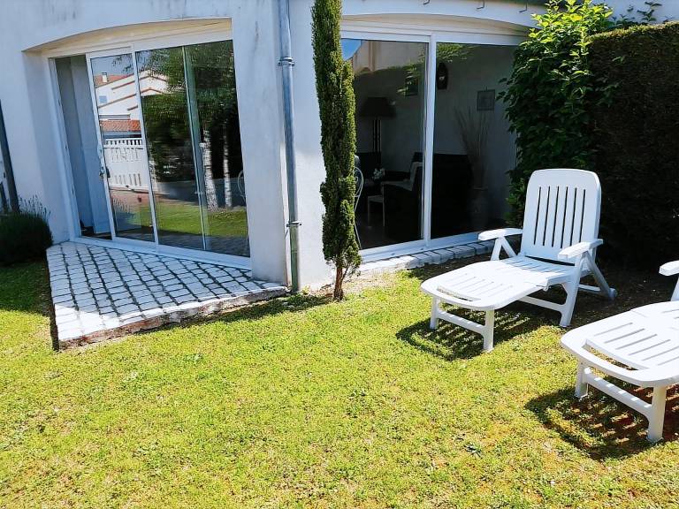 Vacation home with 2 rooms for 4 persons in Royan