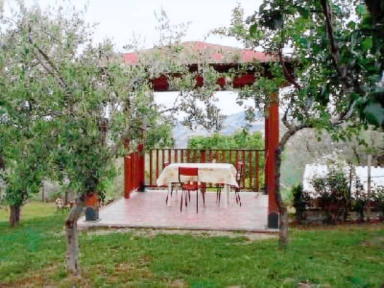 House with terrace, grill & yard — photo 5