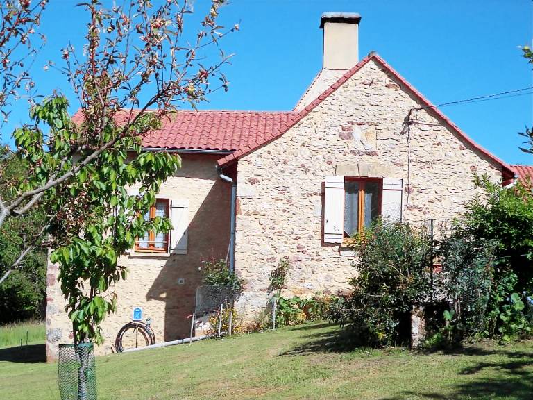 House with grill & yard | River view — photo 2