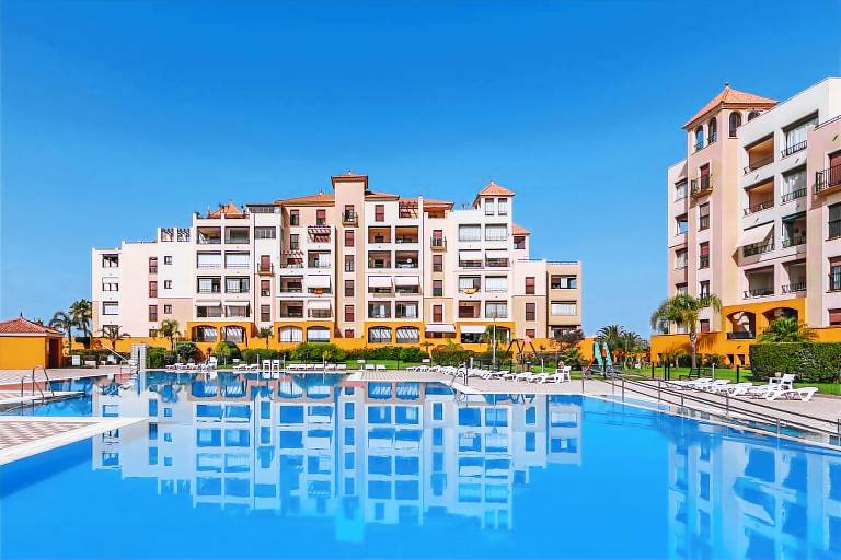 Family-friendly charming rental apartment with pool, patio & garden | Close to the beach | Pets allowed in Ayamonte