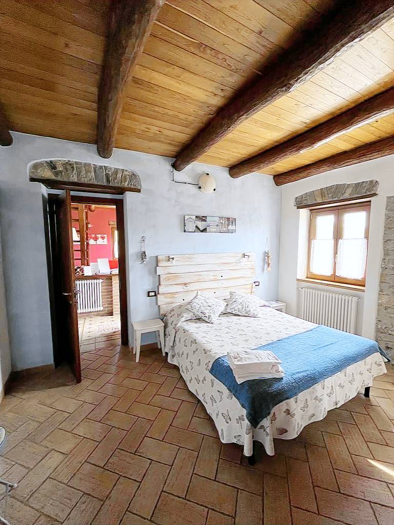 Agriturismo Angiò Nel Cerè: Camera blu — photo 3