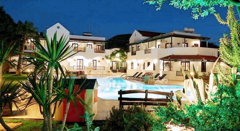 Rental apartment with yard, terrace & pool — photo 5