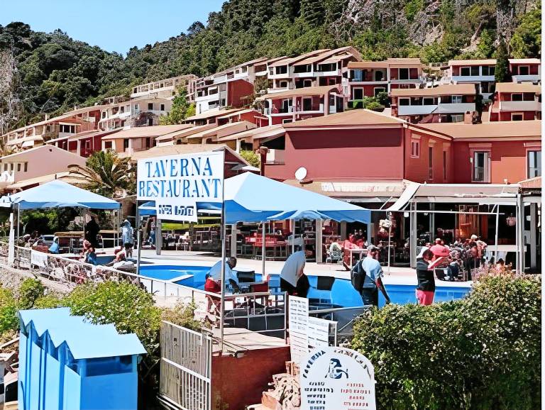 Serviced apartment with BBQ, garden & patio in Corfu