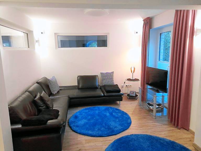 Vacation home with terrace, fast internet & yard | Mountain view — photo 4