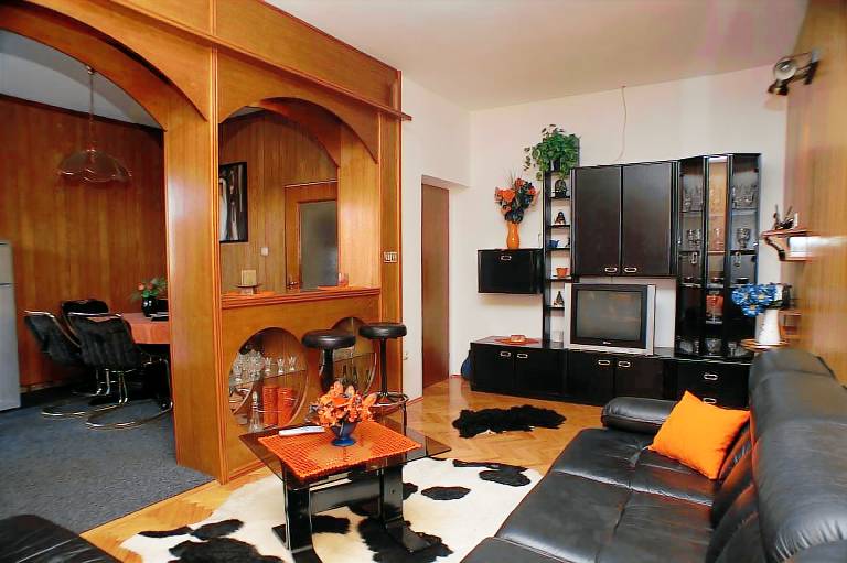 Apartment with yard & patio | Sea view — photo 4