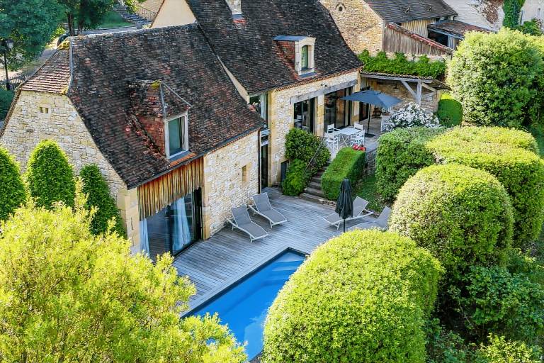 Children-friendly beautiful vacation home with terrace, garden & private pool | Pets allowed — photo 4