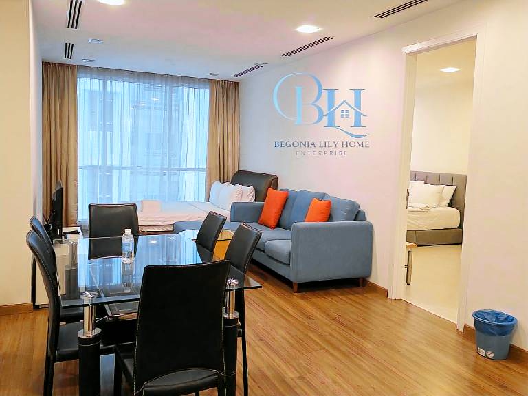 Holiday apartment with pool, patio & hot tub | Close to Petronas Towers | Water view — photo 3