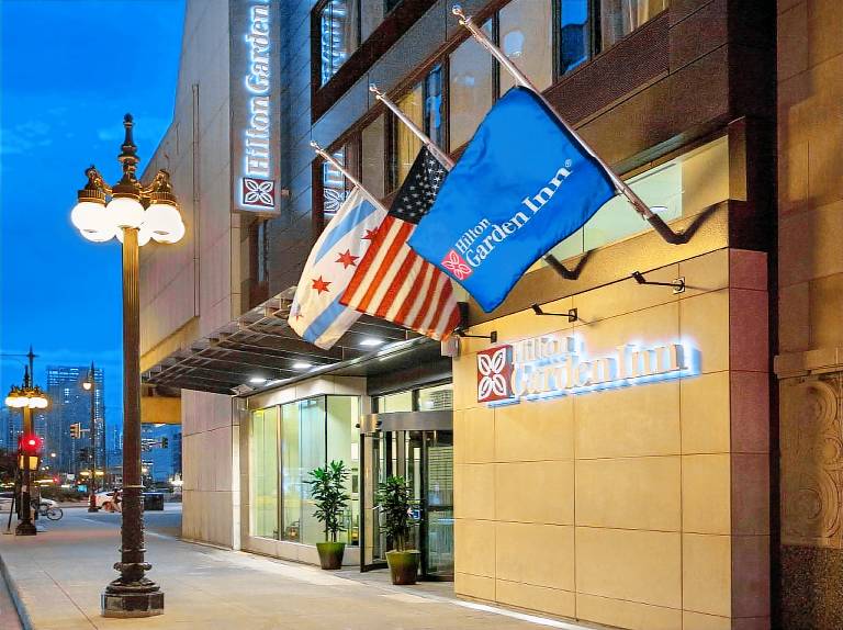 Hilton Garden Inn Chicago Downtown Riverwalk in Lincoln, IL
