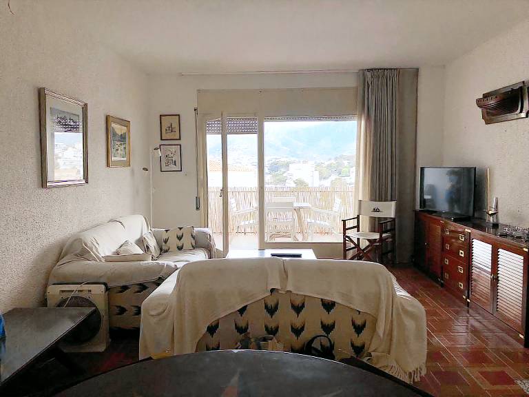 Spacious house with pool and parking in Llançà — photo 5