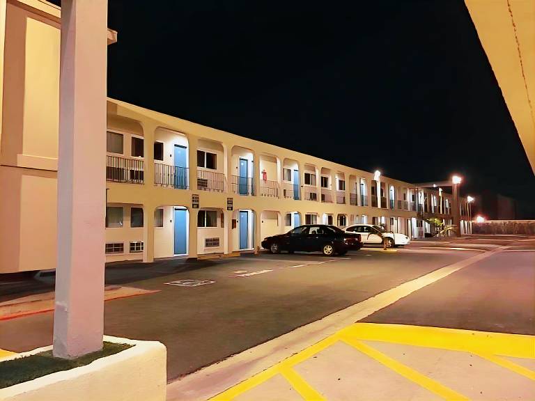 Executive Inn & Suites