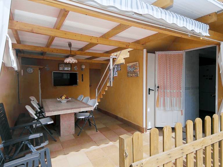 Villa with private pool, barbeque & yard — photo 5