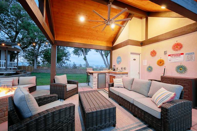 House with yard, patio & private pool — photo 3