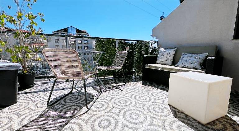House with terrace | Close to Farmers Market | Perfect for remote work — photo 3
