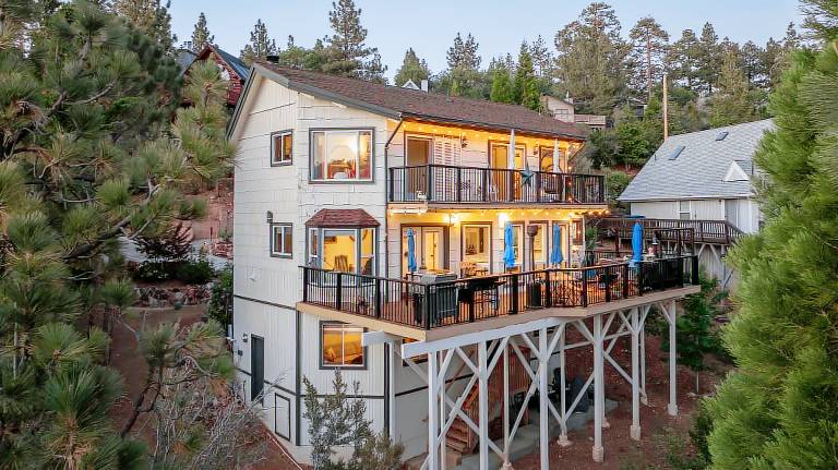 Family-friendly ample cabin with grill, terrace & jacuzzi | Mountain view | Pets allowed — photo 2