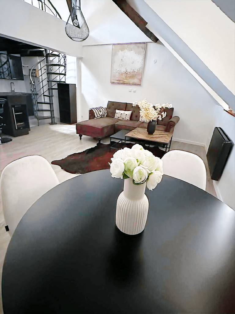 Rental apartment with patio — photo 3