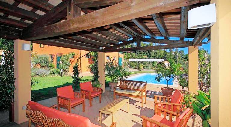 Lovely farm with patio, pool & yard | Pets are welcome — photo 3