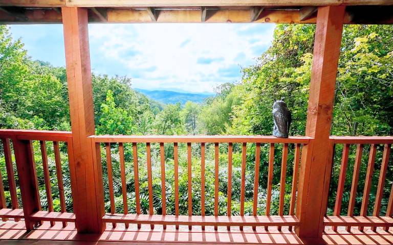 Cabin with patio, hot tub & yard | Mountain view — photo 5