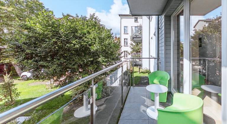 Rental apartment with patio — photo 3