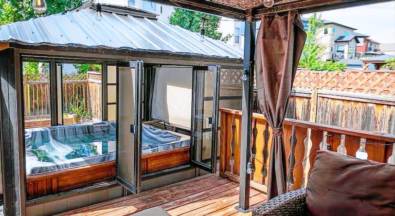 Vacation home with jacuzzi — photo 3