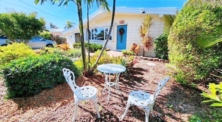 The Butterfly Cottage - Certified Butterfly Sanctuary - Ocean View Hot Tub - Authentic Keys Charm — photo 3
