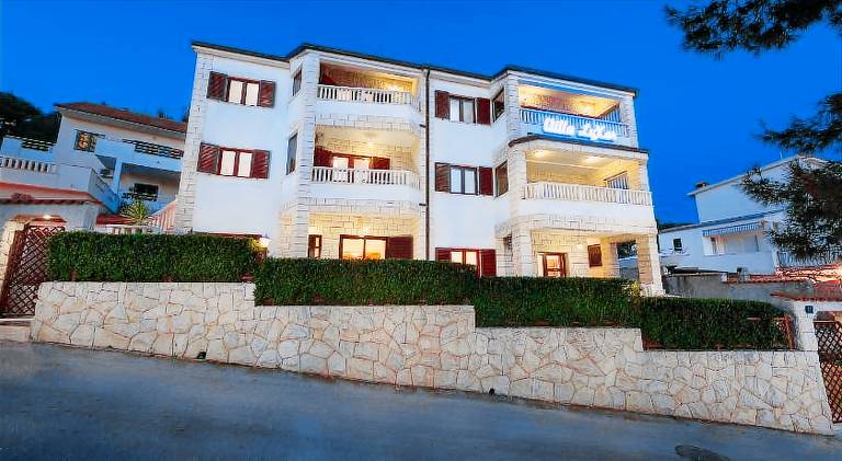Apartment with barbecue, patio & garden in Trogir