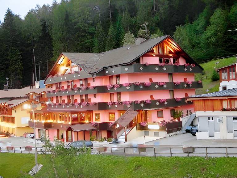 Luna Wellness Hotel in Dimaro Folgarida