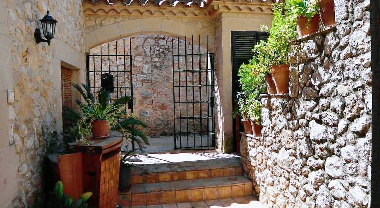 Apartment with patio & garden — photo 3