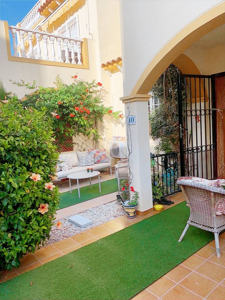 Charming year-round villa featuring a private solarium and an adjacent pool. Perfect for pet owners — photo 5