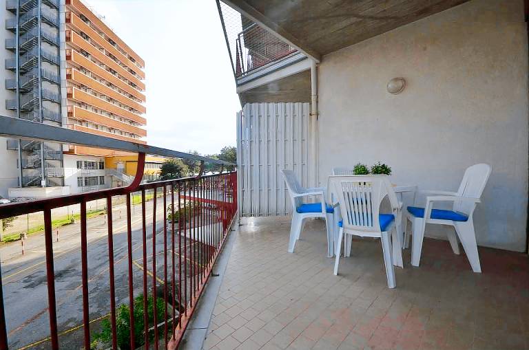 Holiday apartment with pool & yard — photo 5