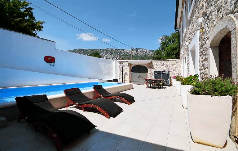 Fully equipped ample villa with garden, private pool & BBQ | Dogs allowed — photo 2