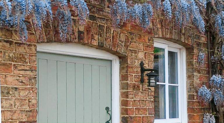 Pleasant chalet with yard | Dogs allowed in Doncaster
