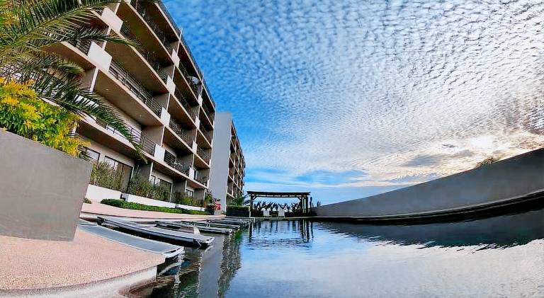 Apartment with jacuzzi & pool — photo 4