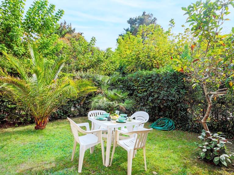 Rental apartment with yard — photo 3
