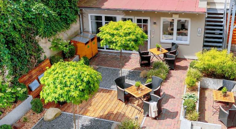 Serviced apartment with patio — photo 4
