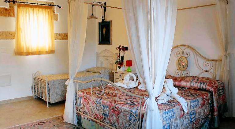 Ample rental apartment with BBQ, terrace & yard | Pet-friendly in Morciano di Leuca