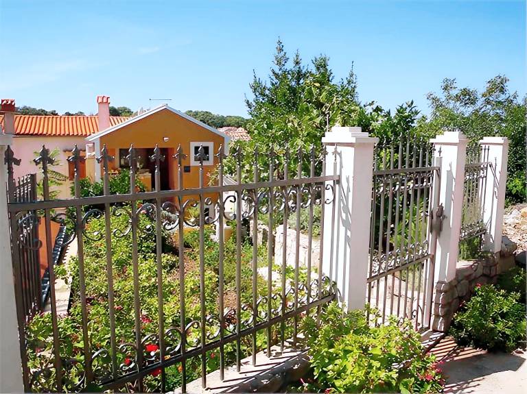Holiday apartment with terrace — photo 2