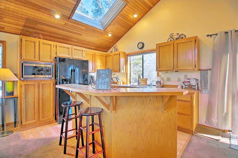 Sunriver Home w/ Hot Tub & 8 SHARC Passes — photo 5