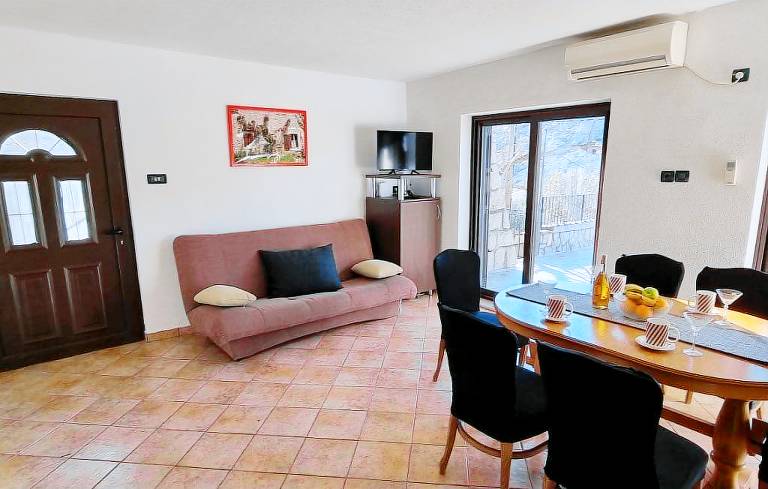 Villa with barbeque, garden & terrace — photo 3