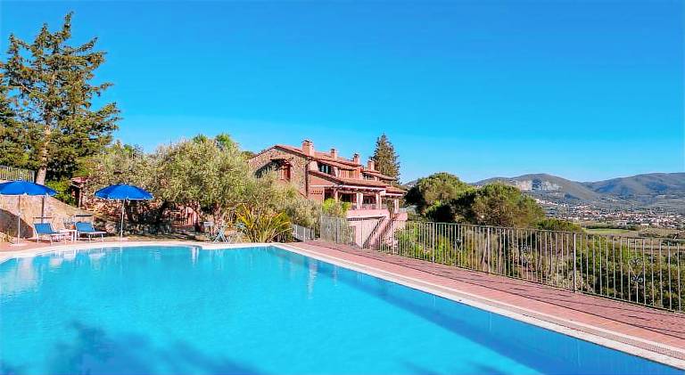 Apartment with pool, garden & terrace in Gavorrano