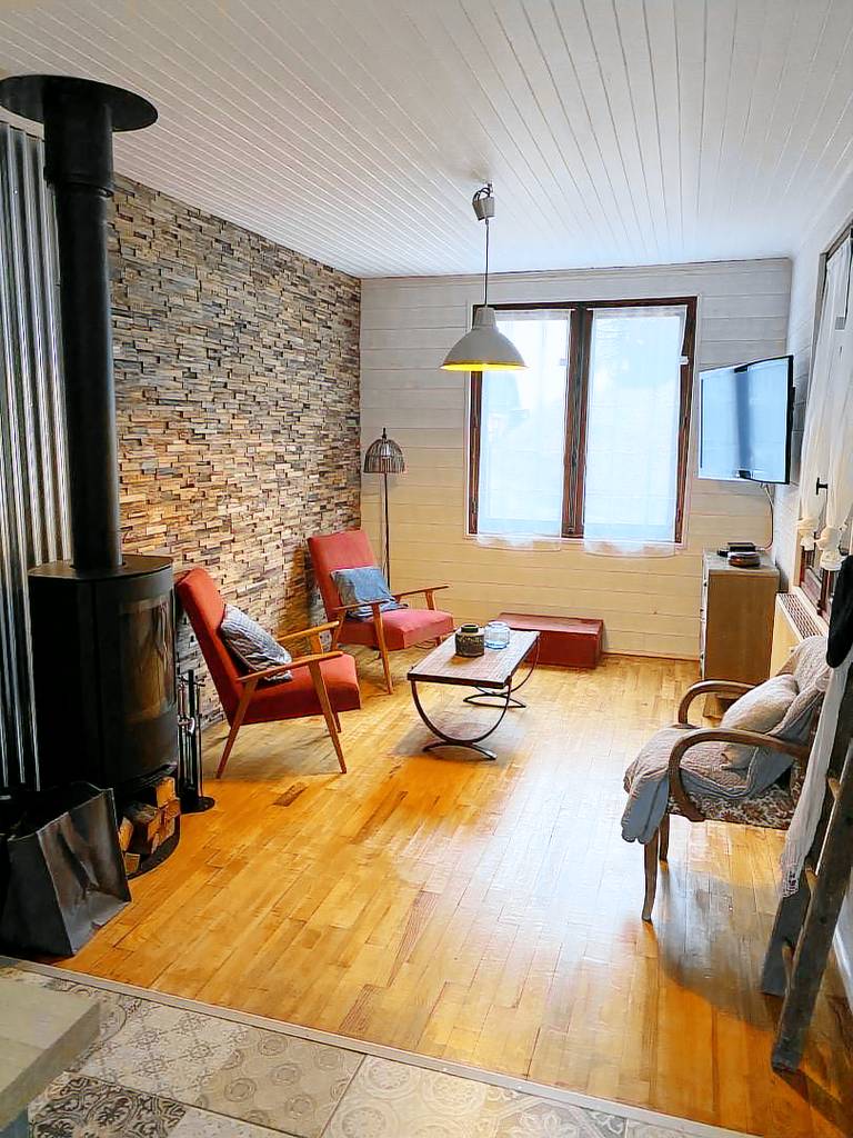 Gite with patio & yard | Pets allowed — photo 3