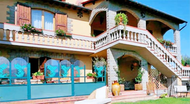 Villa with garden, patio & hot tub — photo 5