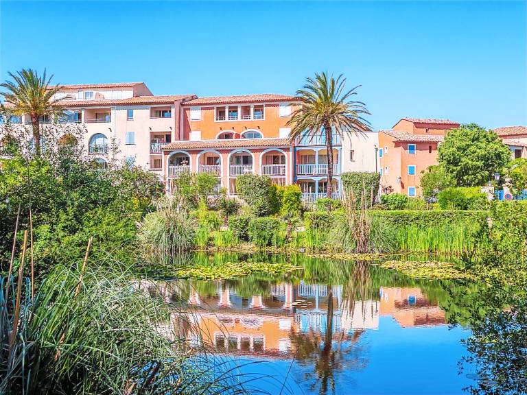 Pleasant rental apartment with pool, yard & patio | Lake view | Next to the beach | Pets are welcome — photo 2