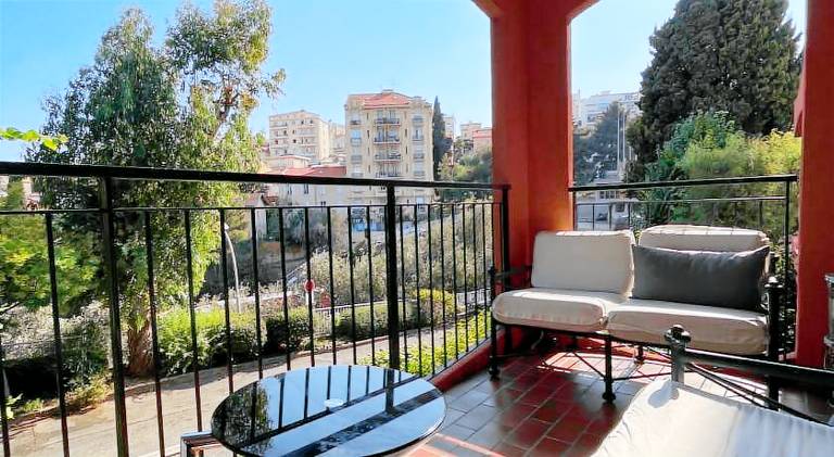 2 pieces avec terrasse en residence privee in Thiers