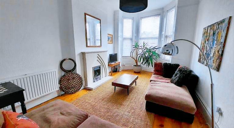 Villa with 5 rooms for 12 persons in Liverpool