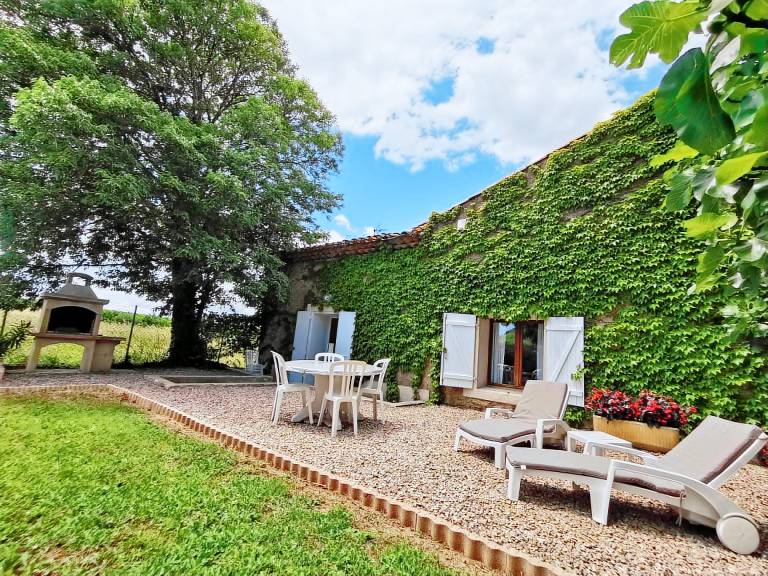 Lovely gite with yard, barbeque & patio | Pets are welcome — photo 3