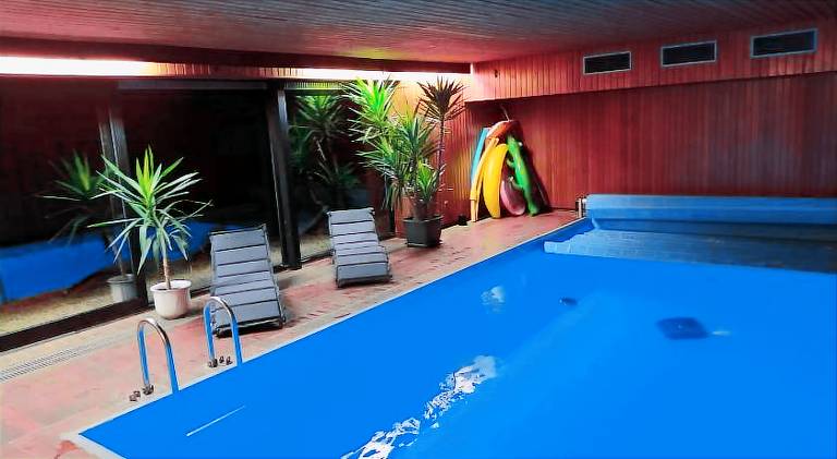 Park Villa Ferienwohnung mit Pool, Jacuzzi und 3 Schlafzimmer in Lueneburg