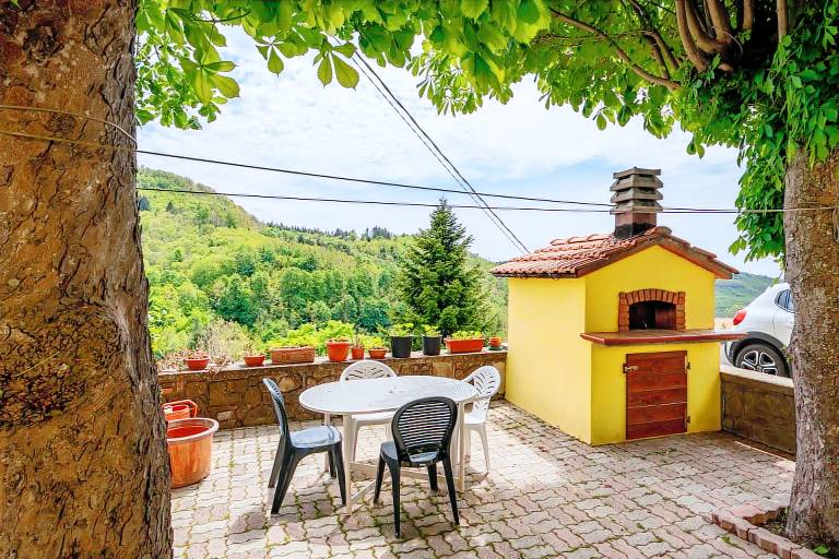 Holiday Home 'Africo Con Vista' with Mountain View, Private Garden and Balcony in Pistoia