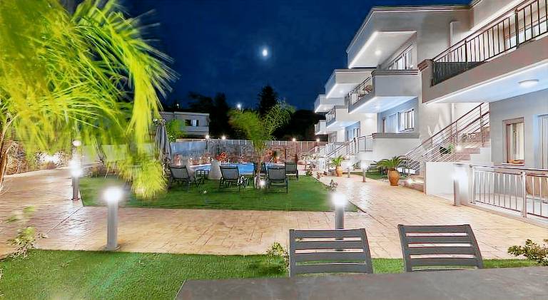 Rental apartment with pool & hot tub | Pets are welcome — photo 4